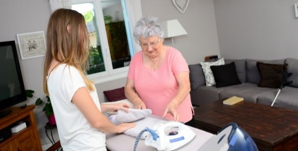 Entretien du linge repassage aide à domicile personnes âgées - Proxidom Services