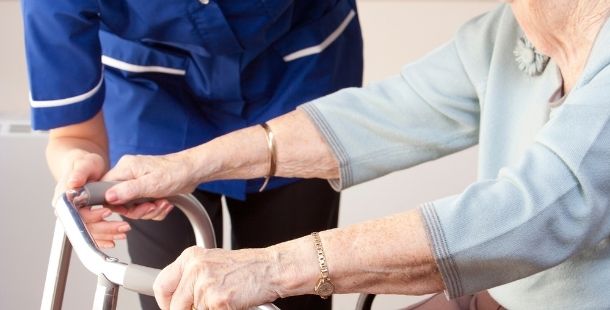 Personne âgée agence aide à domicile Proxidom Service PACA - Hauts de France